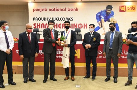 PNB felicitates its employee & Indian men’s hockey team forward Shamsher Singh
